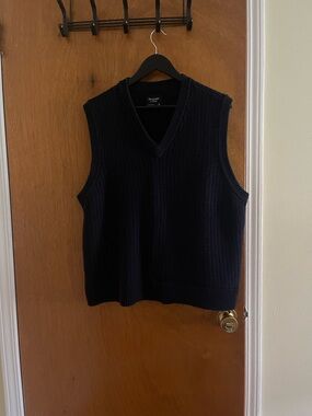 Abercrombie & Fitch chunky sweater vest in Navy Blue, Medium